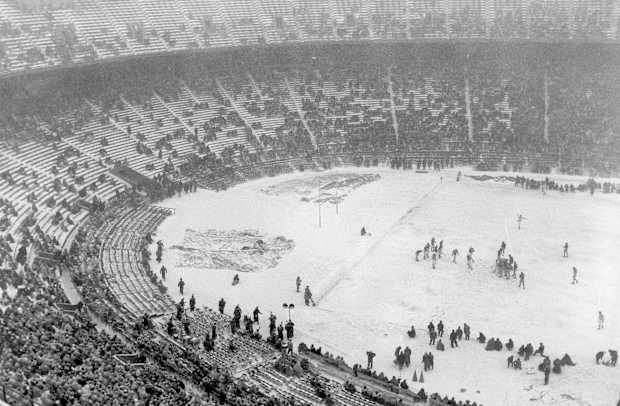 Stadium Snow Bowl vs Michigan_112550